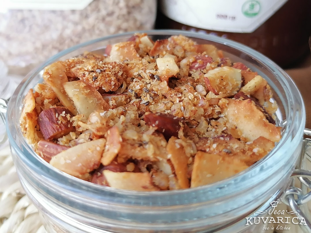 heljdina_granola_sa_kokosom_i_bademima_002